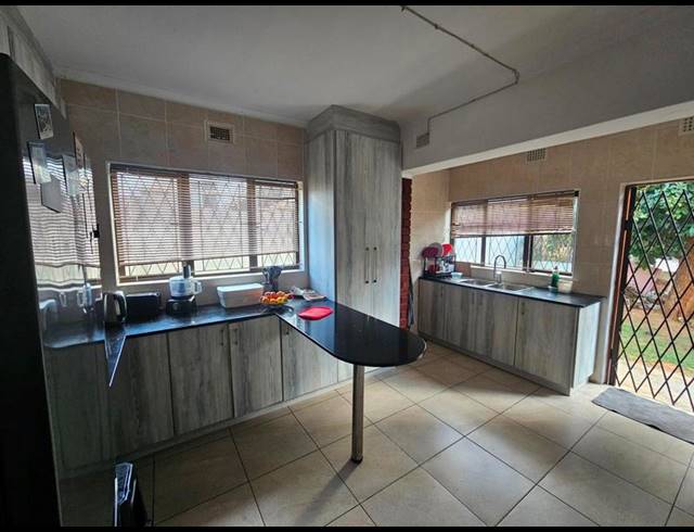 3 BEDROOM PROPERTY TO RENT IN OVERPORT